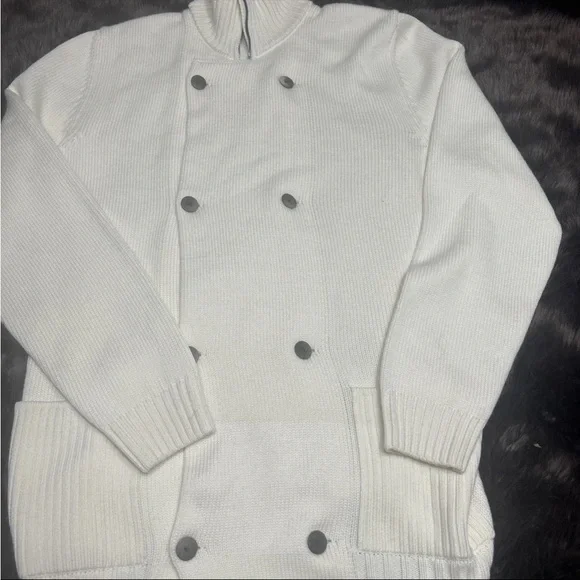 Elegant White Double-Breasted Zip-Up Sweater
